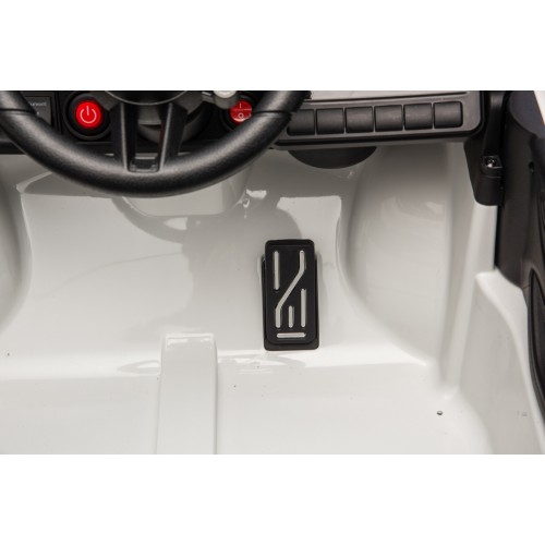Porsche Macan White Vehicle
