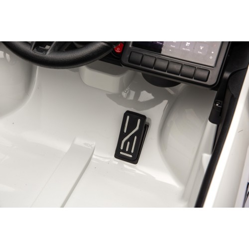 Porsche Macan White Vehicle