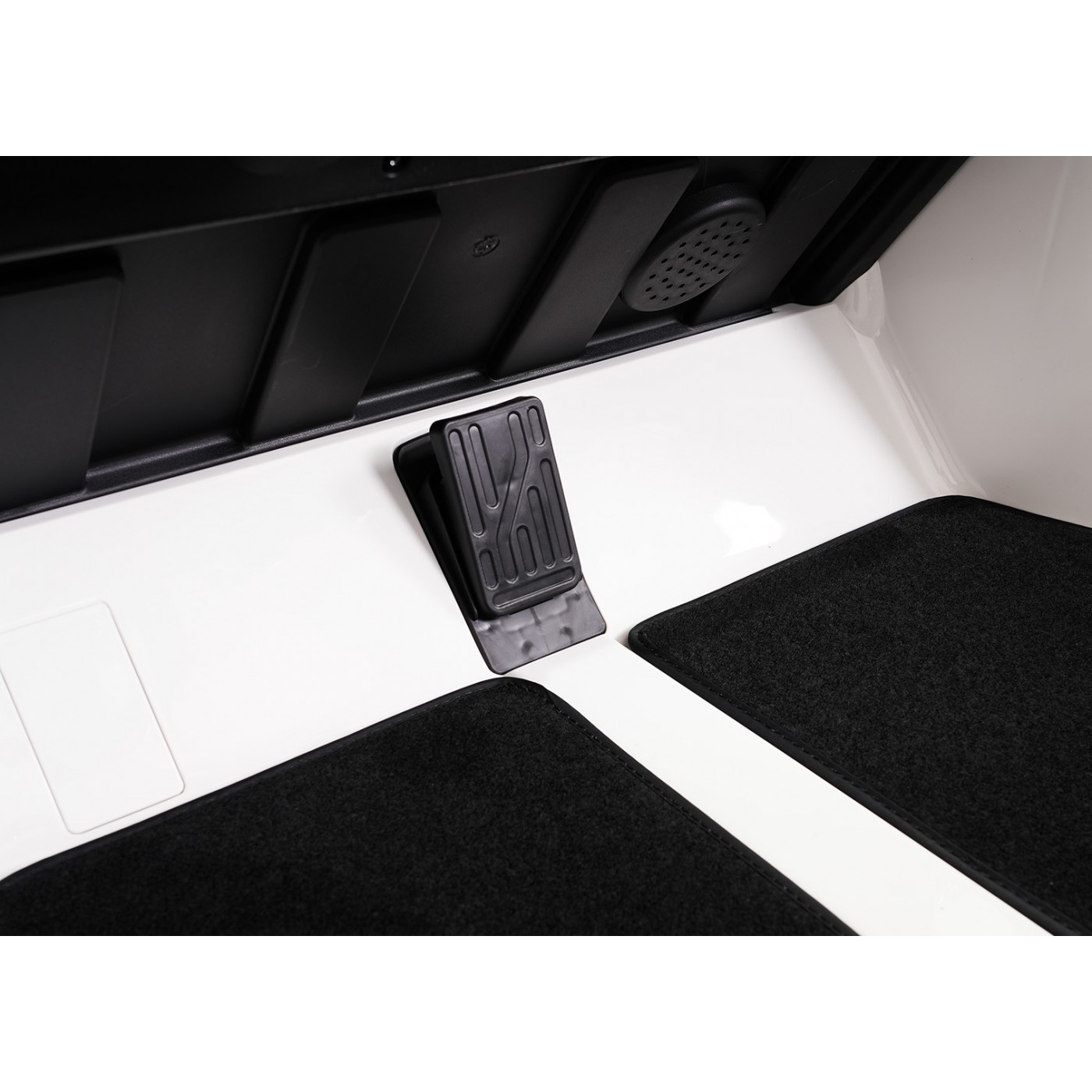 Vehicle Mercedes Benz GT63 AMG White