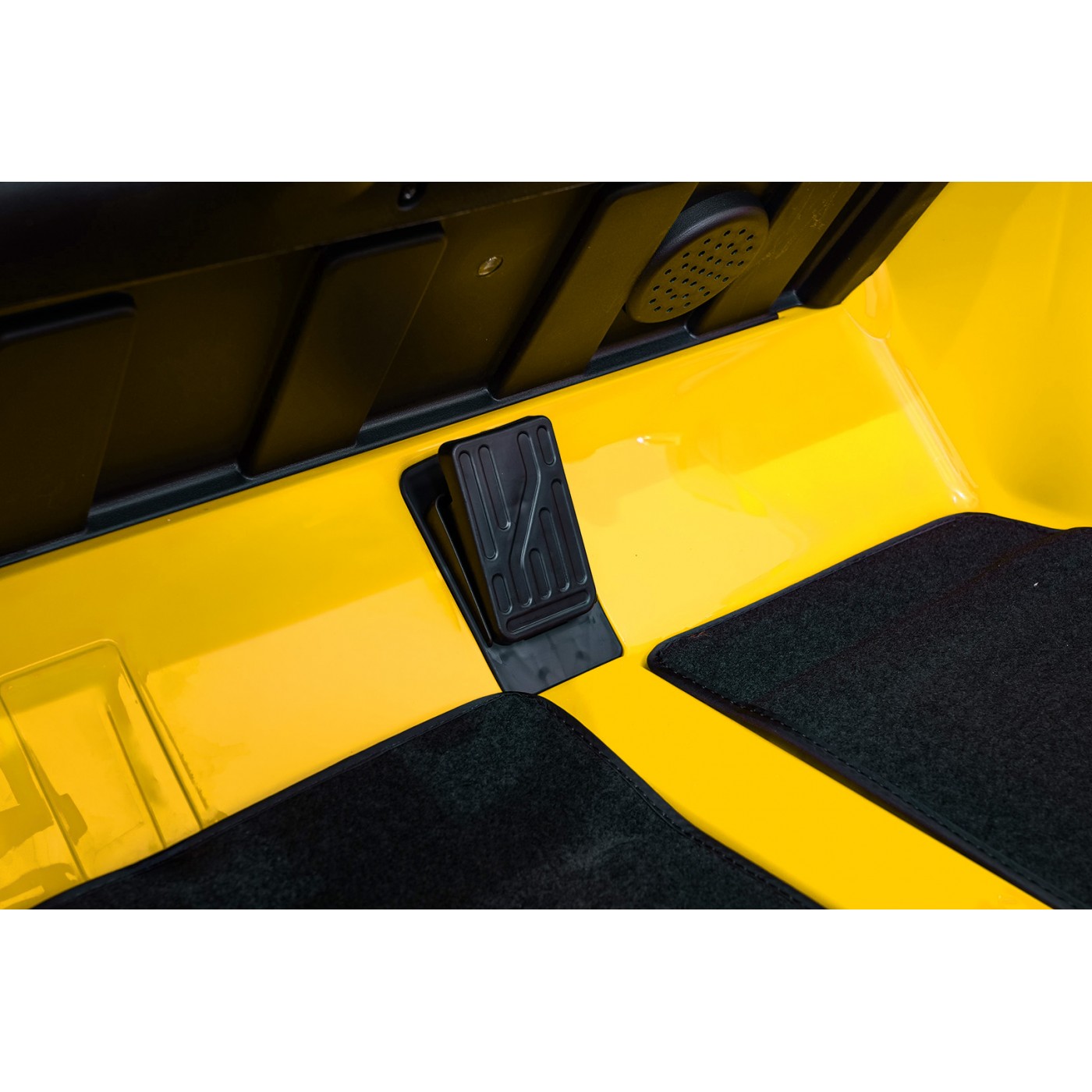 Vehicle Mercedes Benz GT63 AMG Yellow