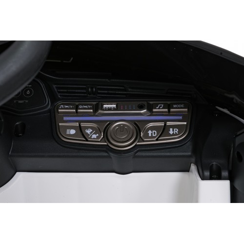 Vehicle Audi RS6 Avant GT White