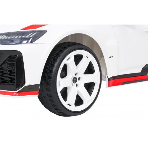 Vehicle Audi RS6 Avant GT White