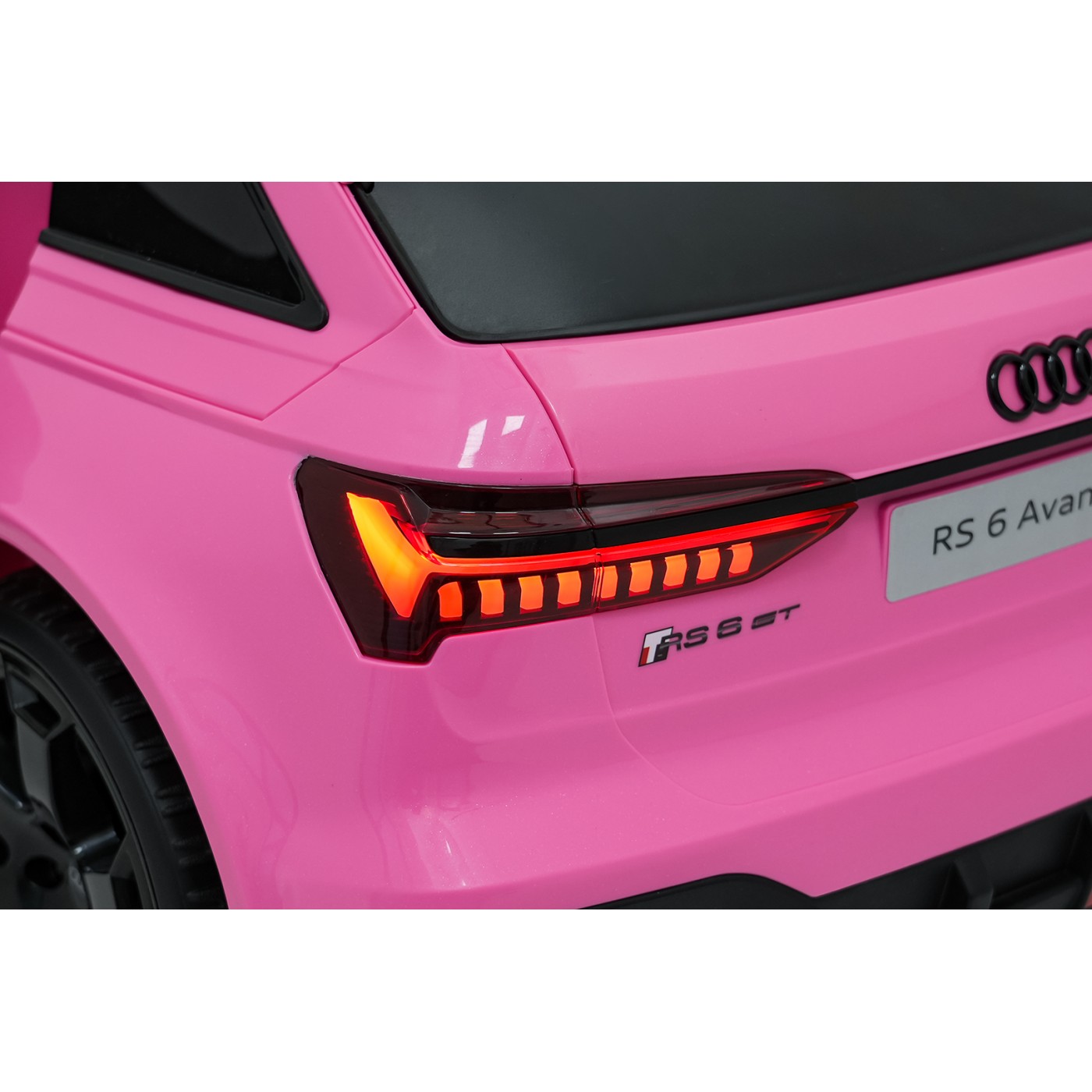 Audi RS6 Avant GT Pink Vehicle