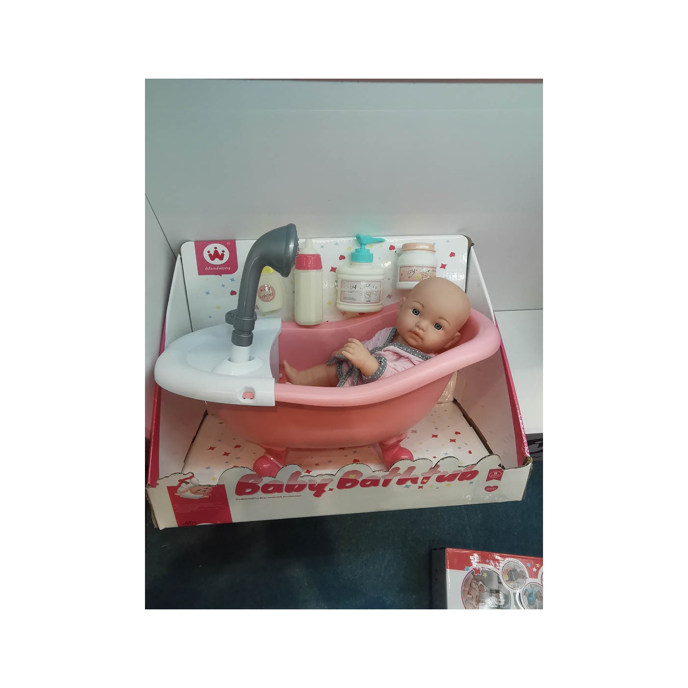 Doll with bathtub + accessories