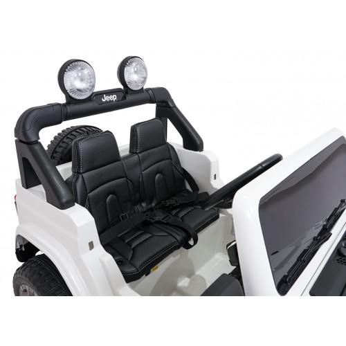 Jeep Wrangler Rubicon LIFT White Vehicle