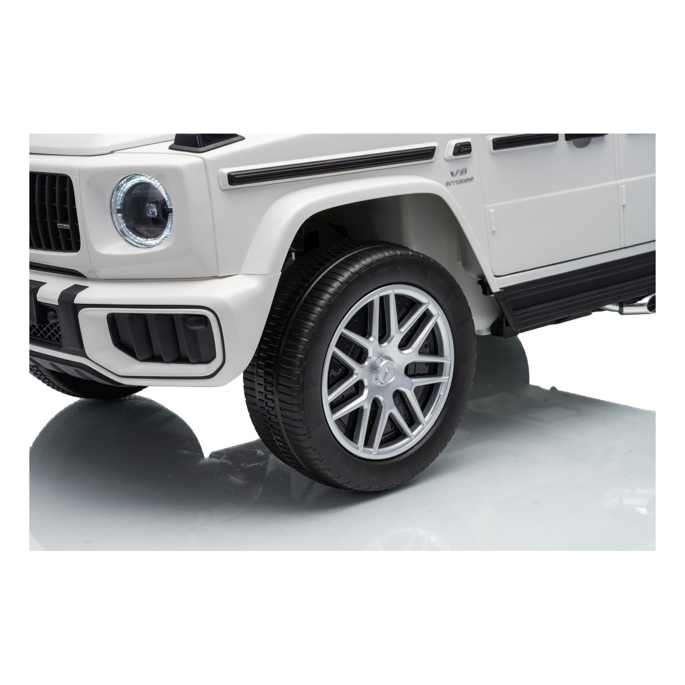 Mercedes G63 AMG White Vehicle