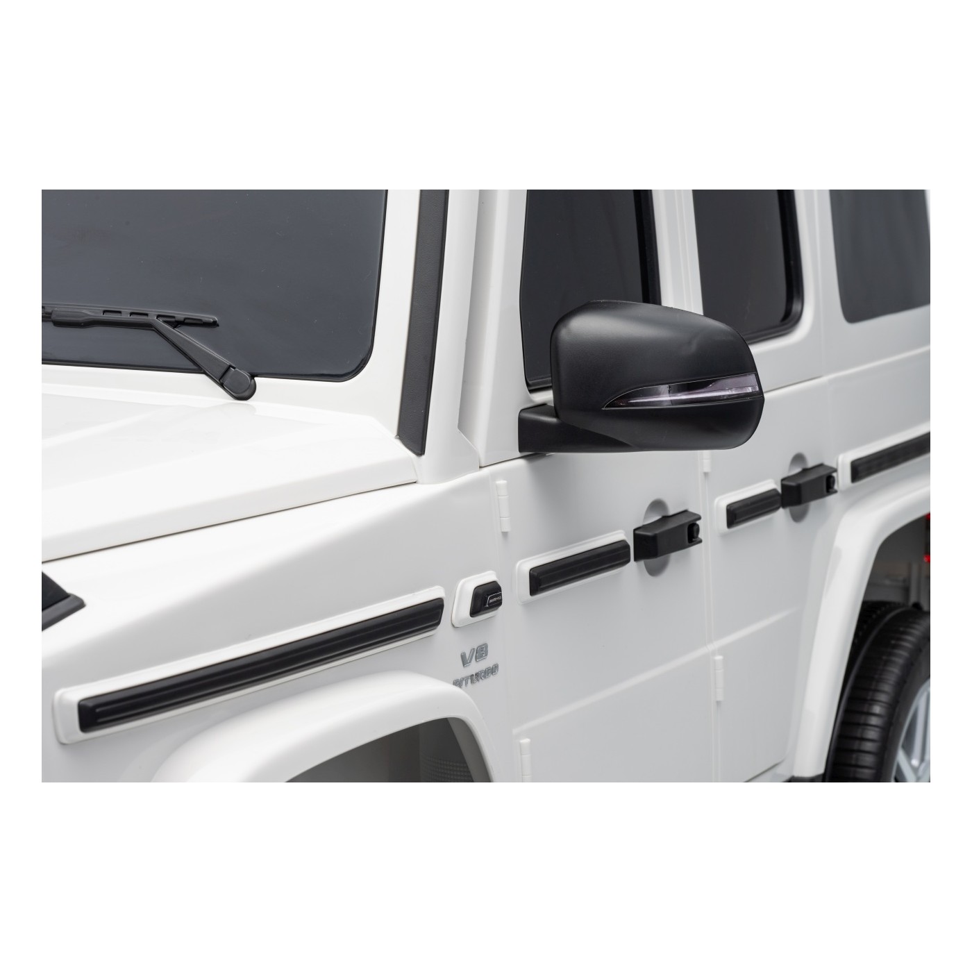 Mercedes G63 AMG White Vehicle