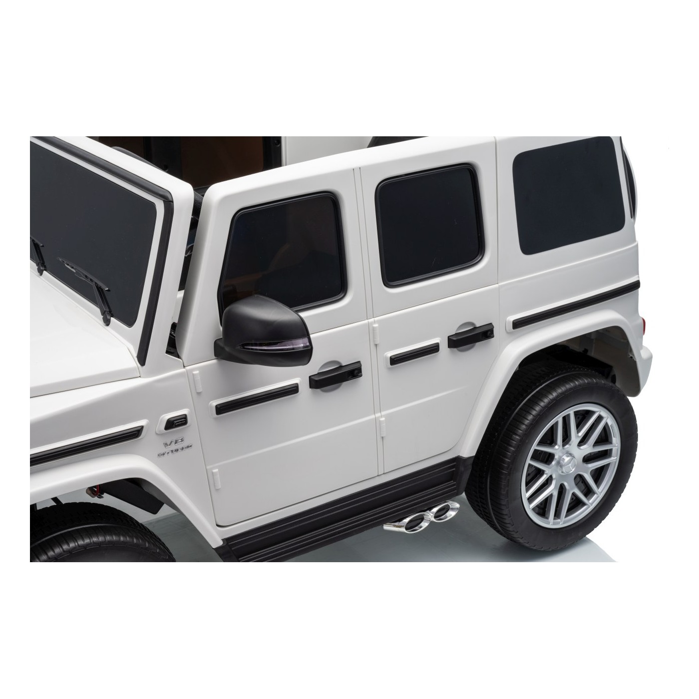 Mercedes G63 AMG White Vehicle