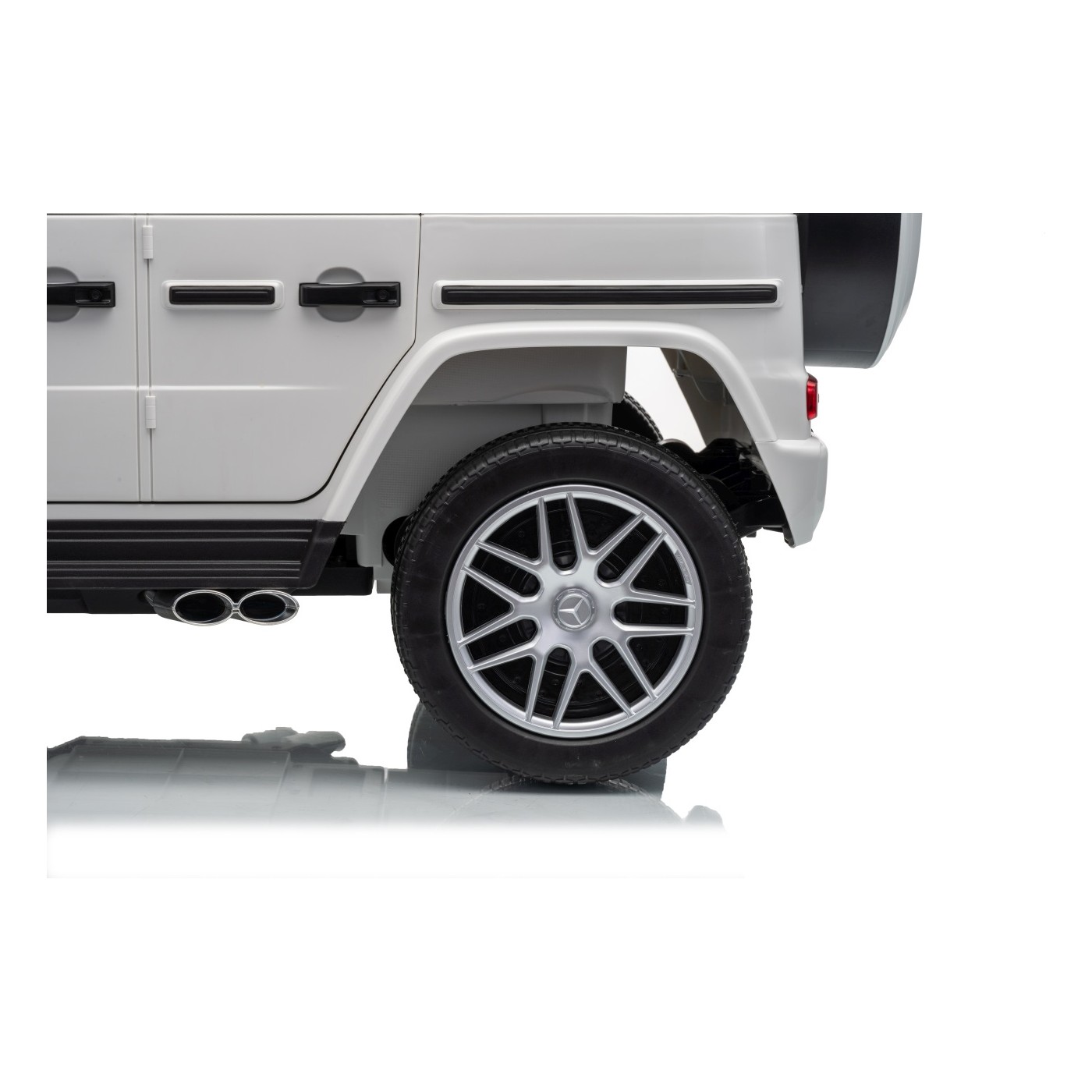 Mercedes G63 AMG White Vehicle
