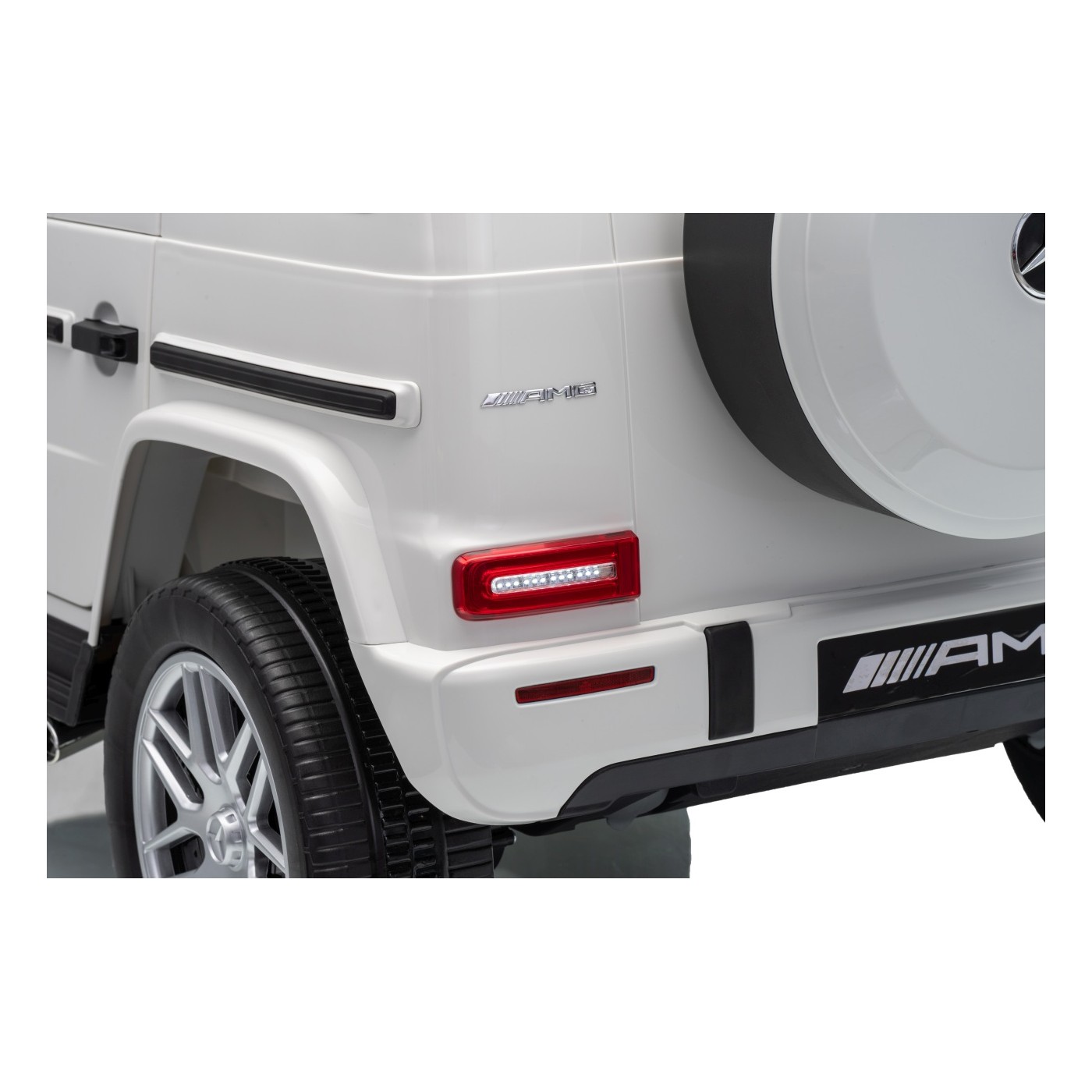 Mercedes G63 AMG White Vehicle