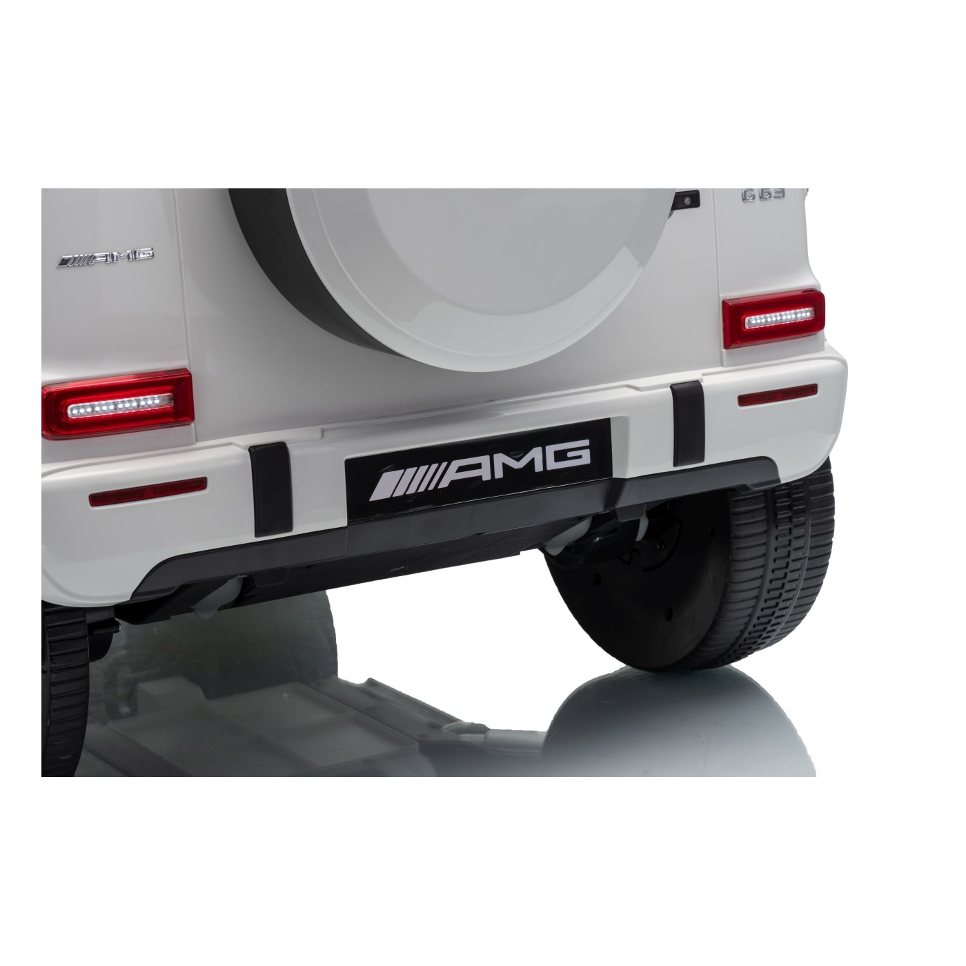 Mercedes G63 AMG White Vehicle