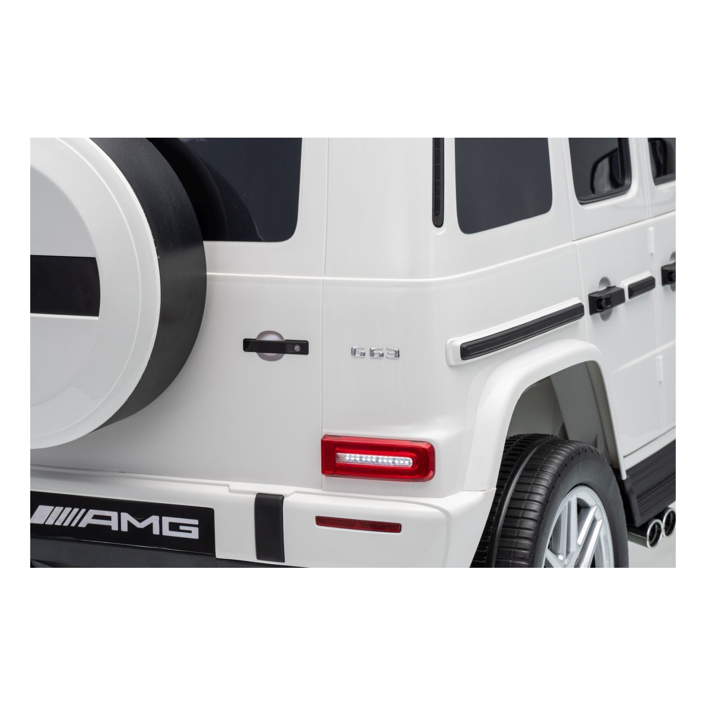 Mercedes G63 AMG White Vehicle