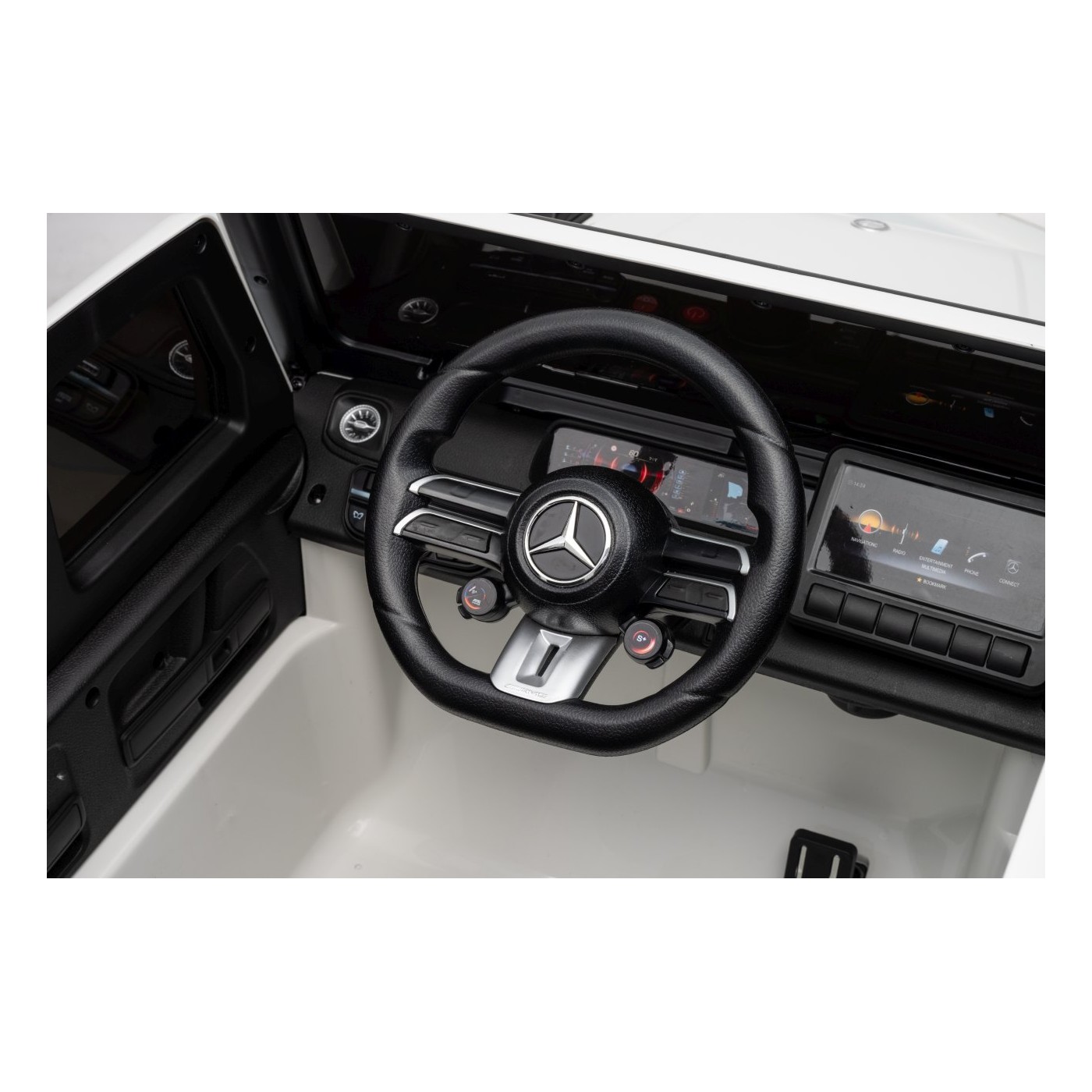 Mercedes G63 AMG White Vehicle