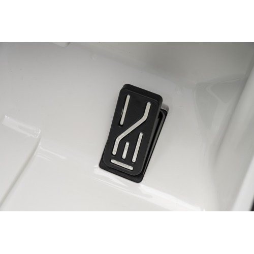 Mercedes G63 AMG White Vehicle