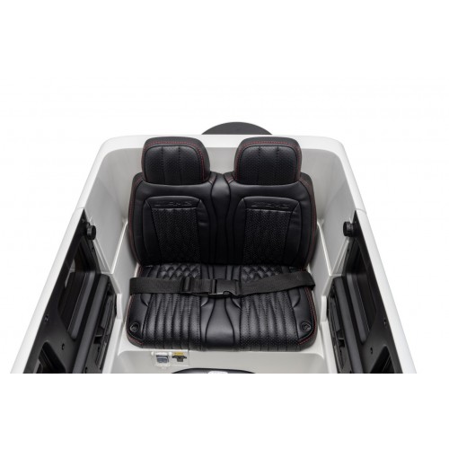 Mercedes G63 AMG White Vehicle
