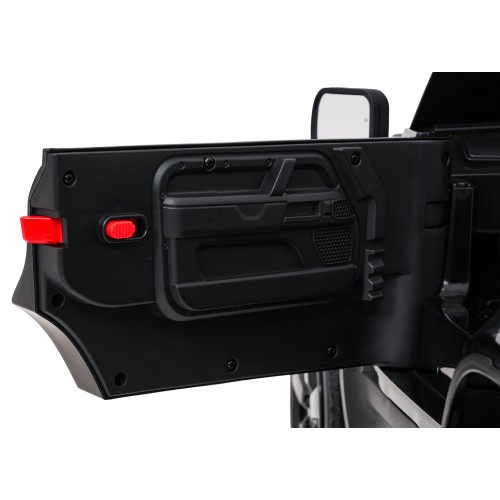 Land Rover Defender Black