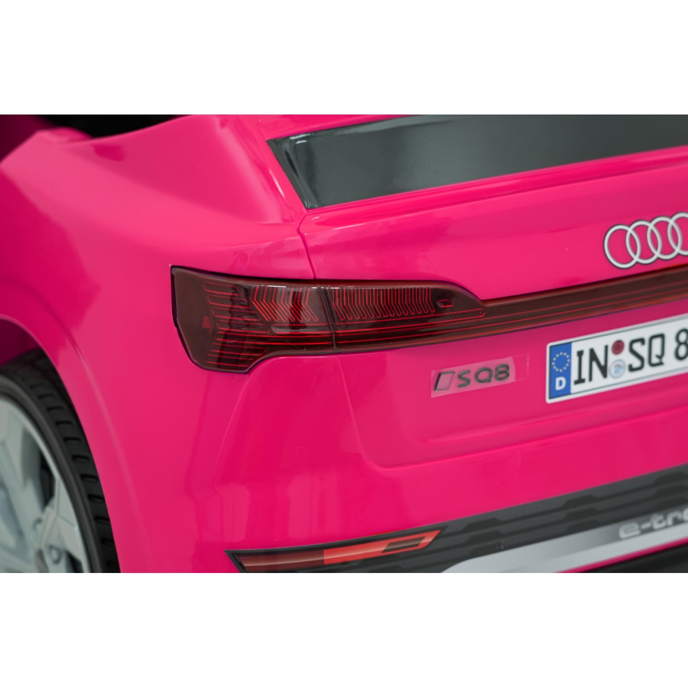 Audi SQ8 Pink Vehicle