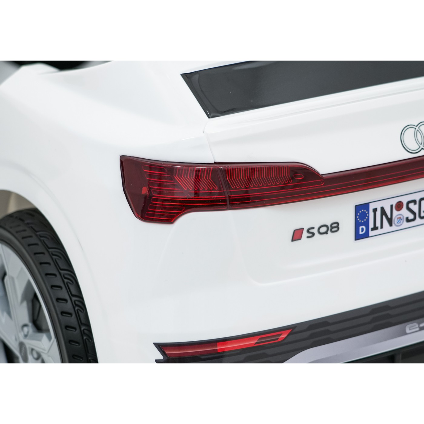 Audi SQ8 White Vehicle